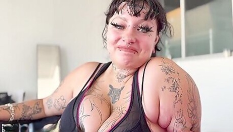 La Bbw Gothique Aux Gros Seins Deedee Parle Et