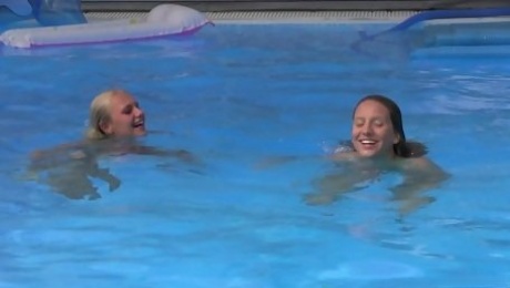 Swimming pool lesbian fingering with Nessy and Sara