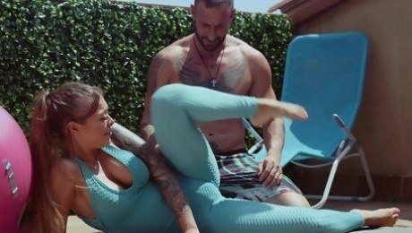 Irresistible client Misha Maver fucked in her pierced puss by a trainer