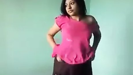 SRI LANKAN GIRL DRESS REMOVE